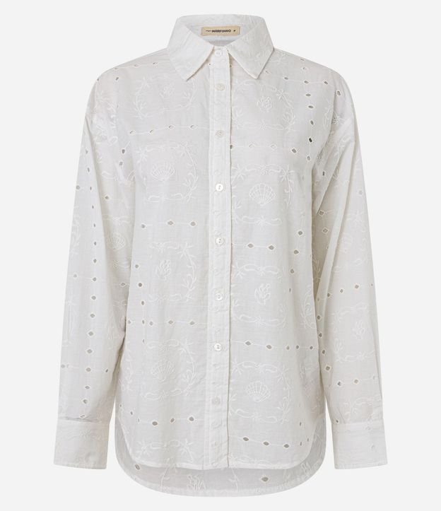 Camisa en Cambraia con Bordados y Cutouts 9