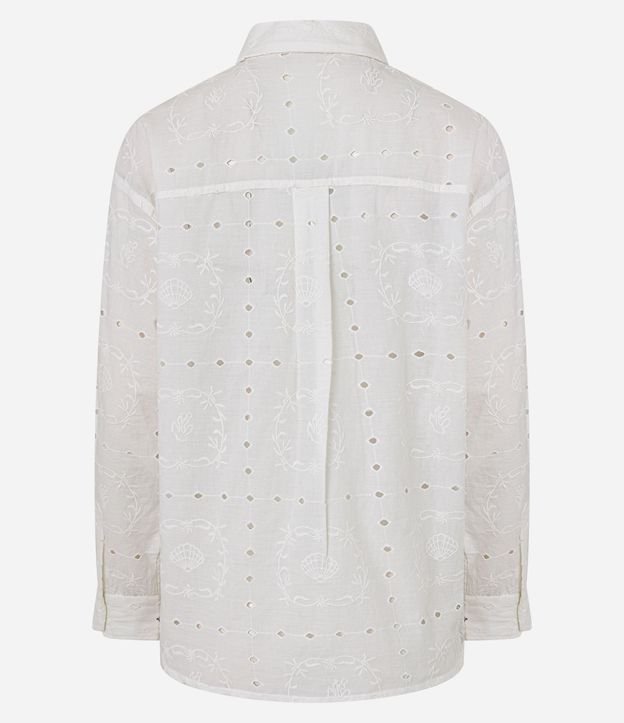 Camisa en Cambraia con Bordados y Cutouts 13
