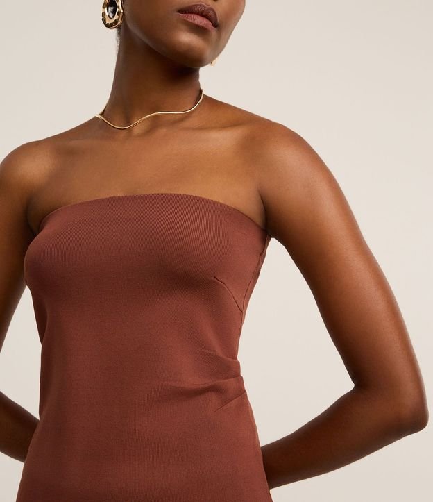 Blusa Slim Texturizada y sin Bretel con Bajo Asimétrico 3