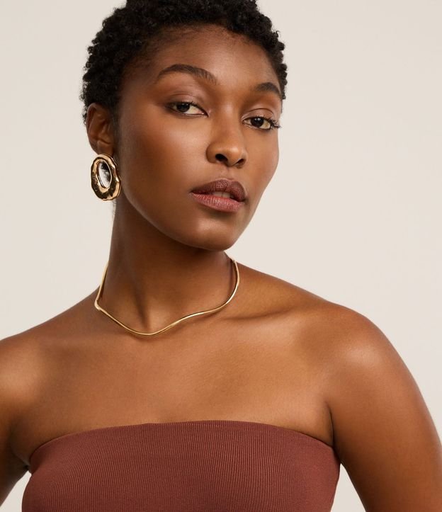 Blusa Slim Texturizada y sin Bretel con Bajo Asimétrico 4