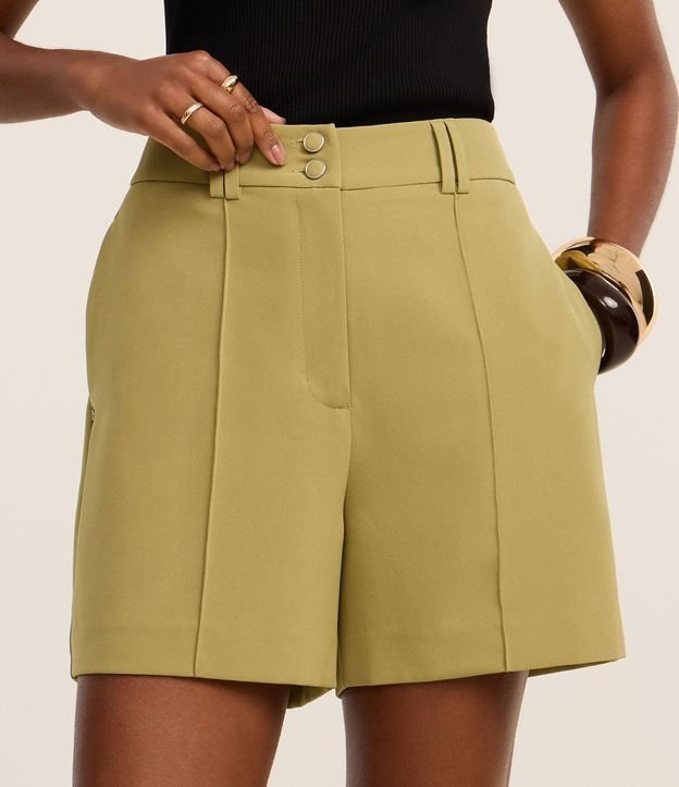 Short Sastre Cintura Alta con Frisos y Botones Dobles 3