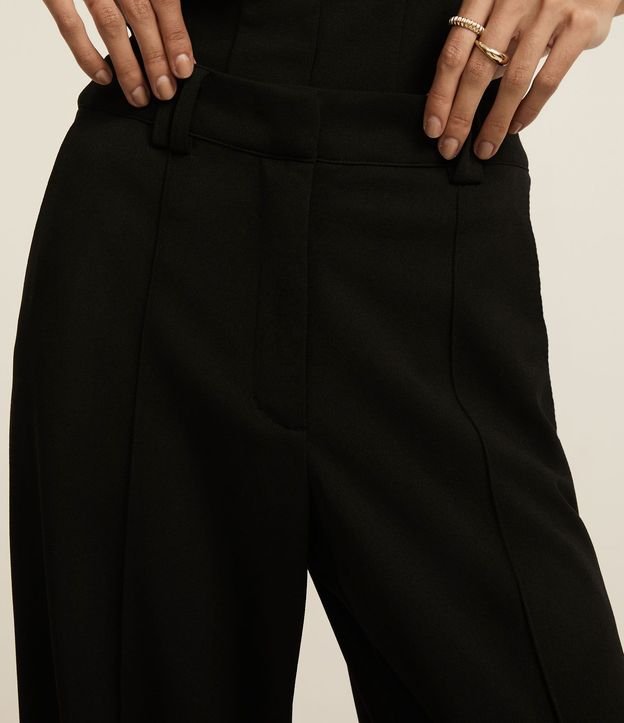 Pantalón Wide Leg Cintura Alta en Crepé con Pliegues y Botón 4
