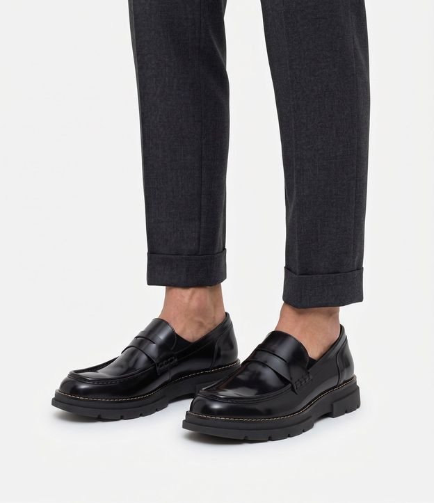 Zapato en PU con Efecto Vinil y Suela track