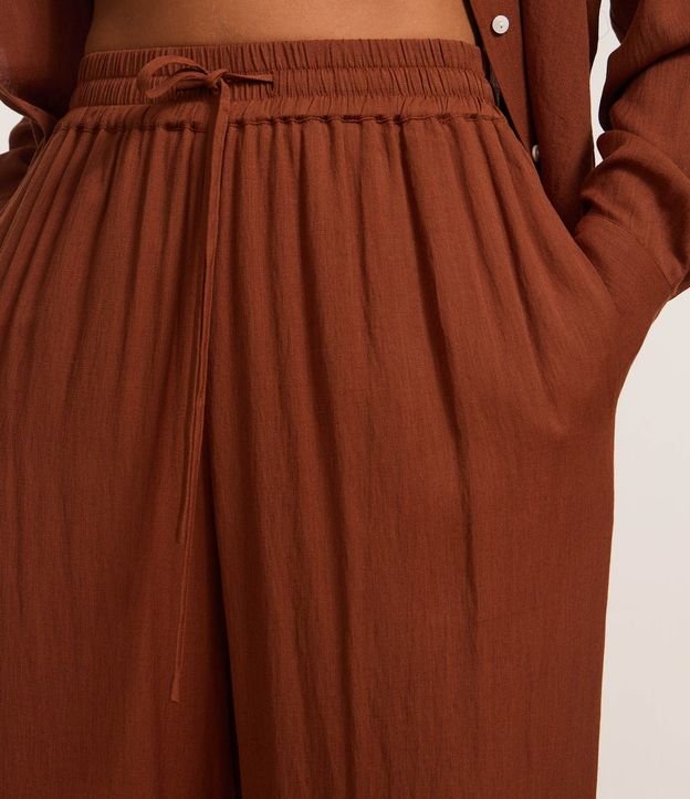 Pantalón Recto Fluida en Cambraia con Cintura Elástica 4