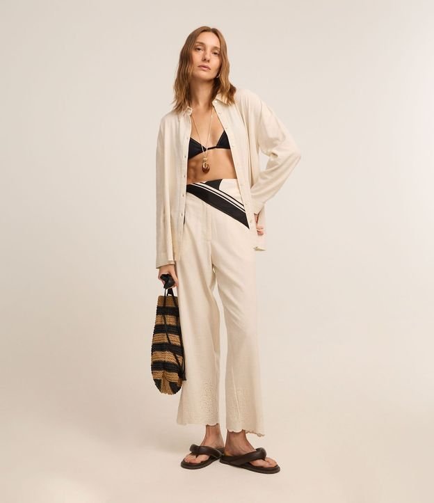 Pantalón Recto en Viscolino con Textura de Palmeras en la Bajo Nube