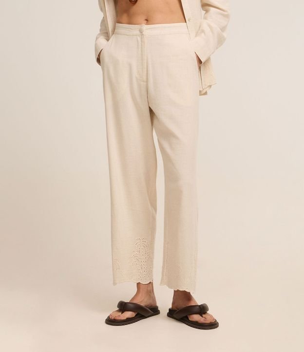 Pantalón Recto en Viscolino con Textura de Palmeras en la Bajo Nube 4