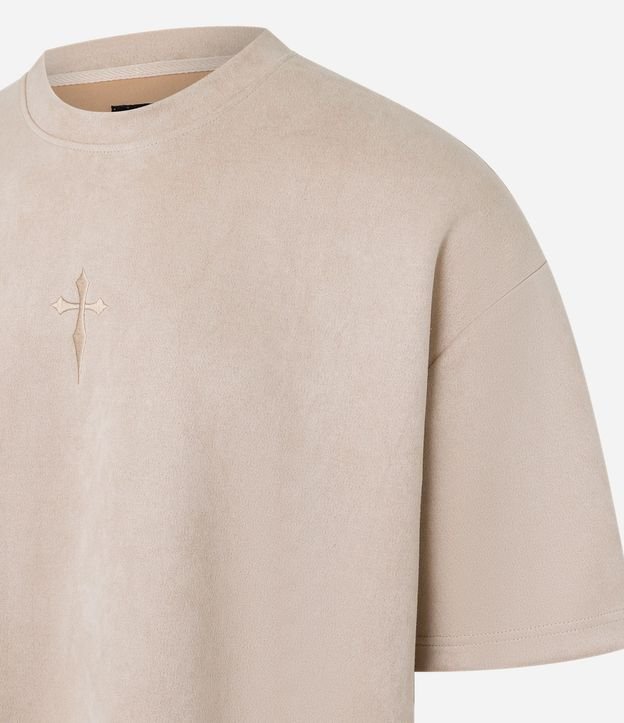Remera Oversized en Gamuza con Bordado de Cruz Al Frente 8