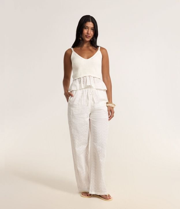 Pantalón Recto en Laise con Textura de Perforaciones y Cintura Elástica