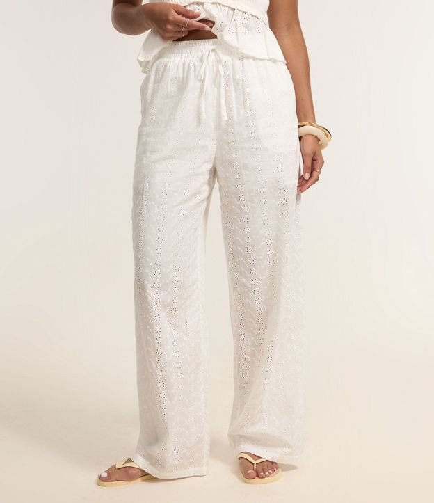 Pantalón Recto en Laise con Textura de Perforaciones y Cintura Elástica 3