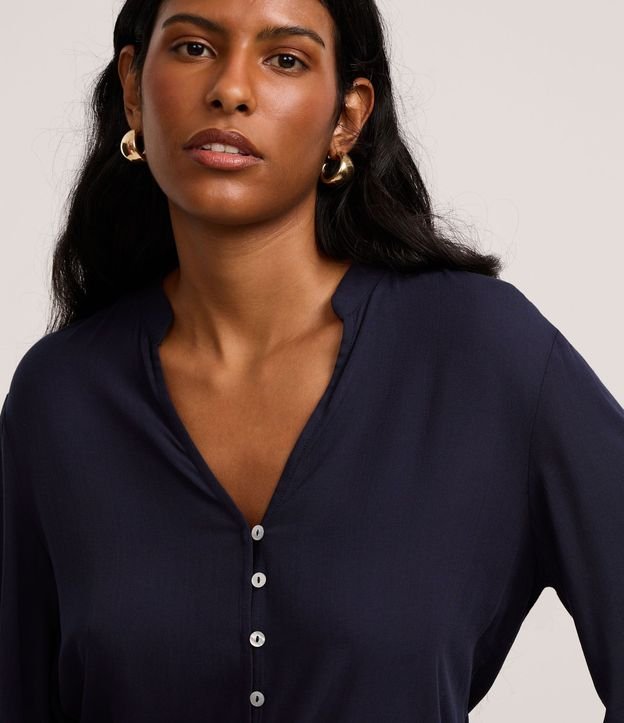 Camisa en Viscosa con Cuello Padre y Botones 3