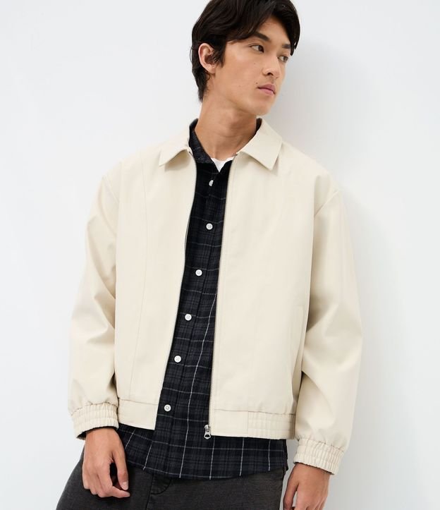 Campera Boxy con Elástico en el Ruedo y Recortes 3