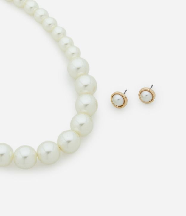 Conjunto de Collar Corto de Perlas Graduales y Caravana Pequeña de Perla con Revestimiento de Metal