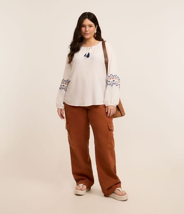 Blusa Bata en Viscosa con Estampa Étnica y Borla Curve & Plus Size 2