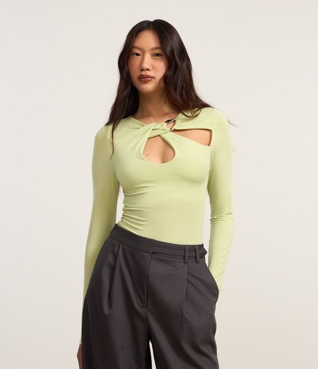 Blusa de Microfibra con Escote Distintivo y Ribete Delantero
