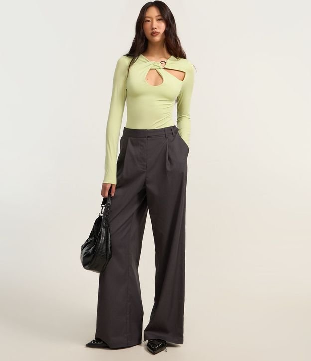Blusa de Microfibra con Escote Distintivo y Ribete Delantero 2