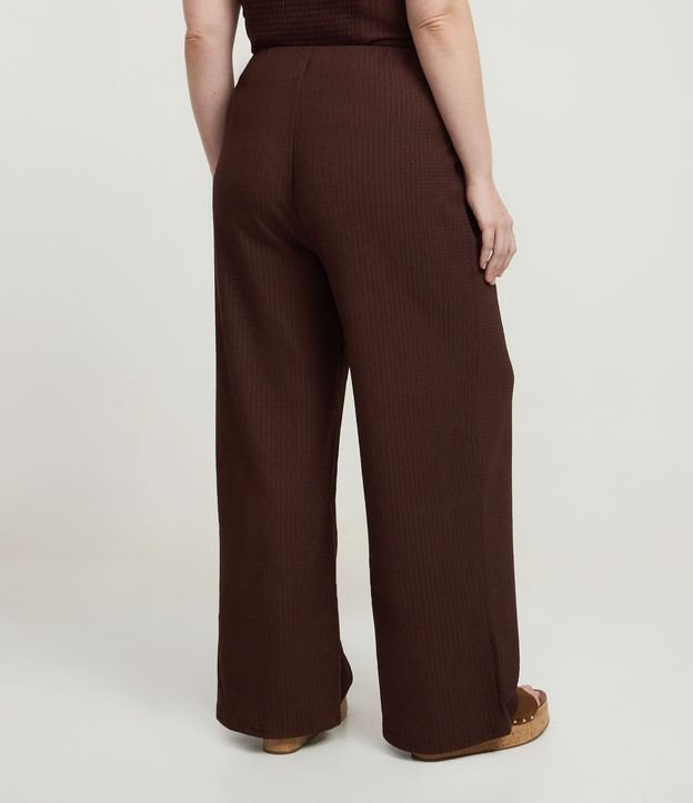 Pantalón Flare Texturizada en Anarruga Curve y Plus Size