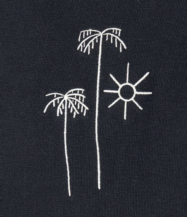 Remera Relaxed con Textura y Estampa Bordada de Cocoteros y Sol 6