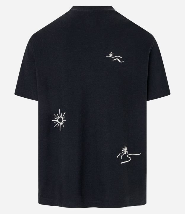 Remera Relaxed con Textura y Estampa Bordada de Cocoteros y Sol 7