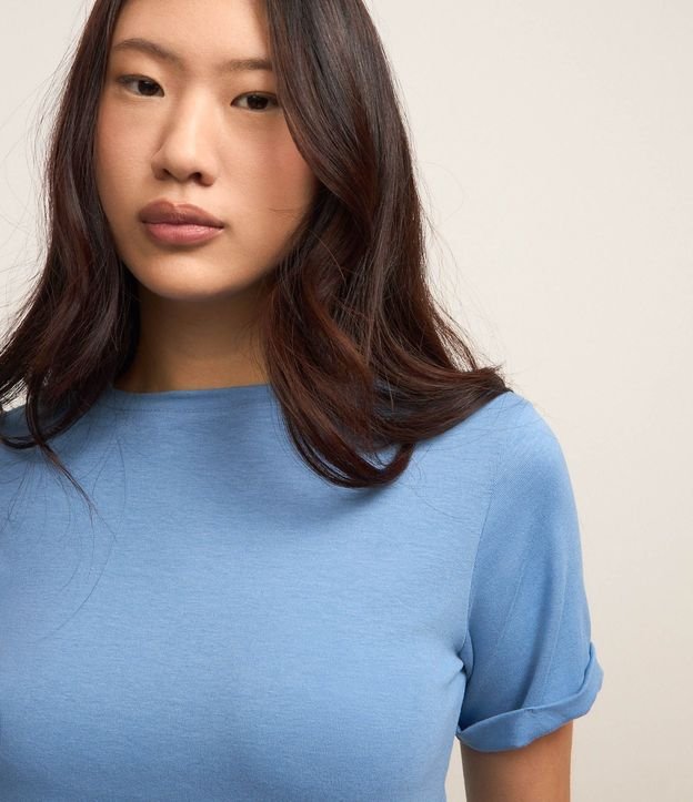 Blusa Básica en Viscosa con Manga Dobrada 3
