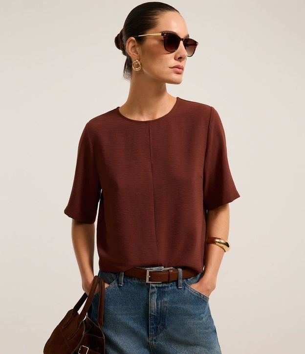 Blusa en Crepé con Cuello Redondo y Cutout