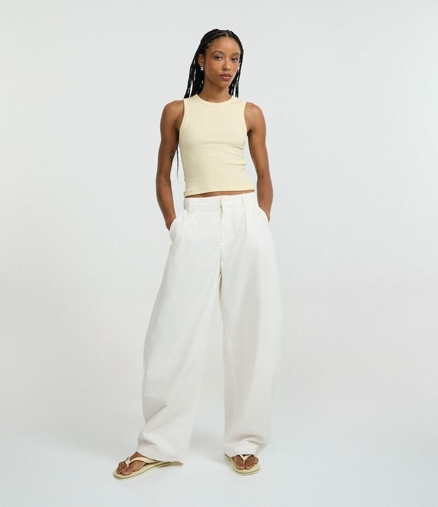 Blusa Cropped sin Manga en Ribana con Cuello Redondo 3