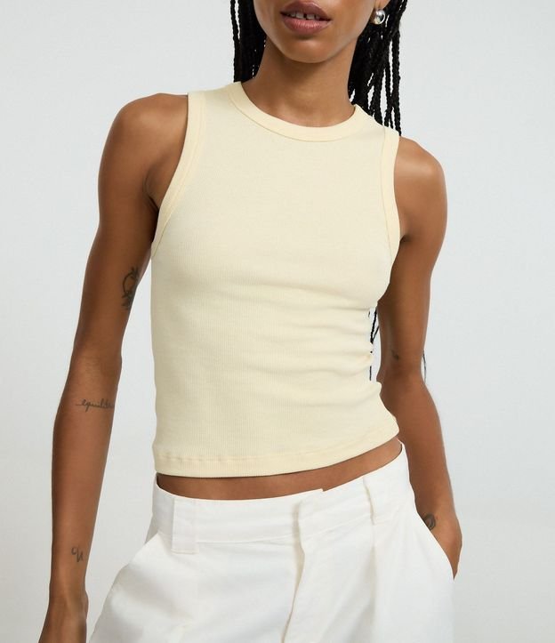 Blusa Cropped sin Manga en Ribana con Cuello Redondo 4