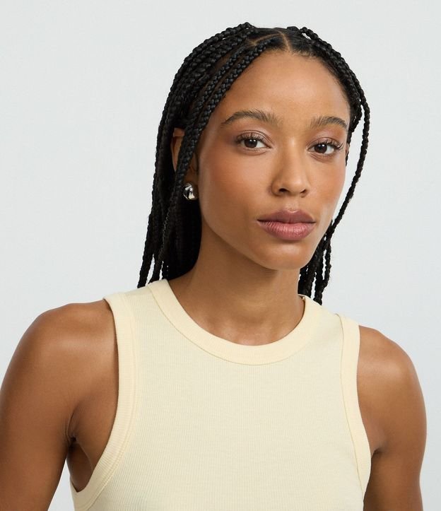 Blusa Cropped sin Manga en Ribana con Cuello Redondo 5