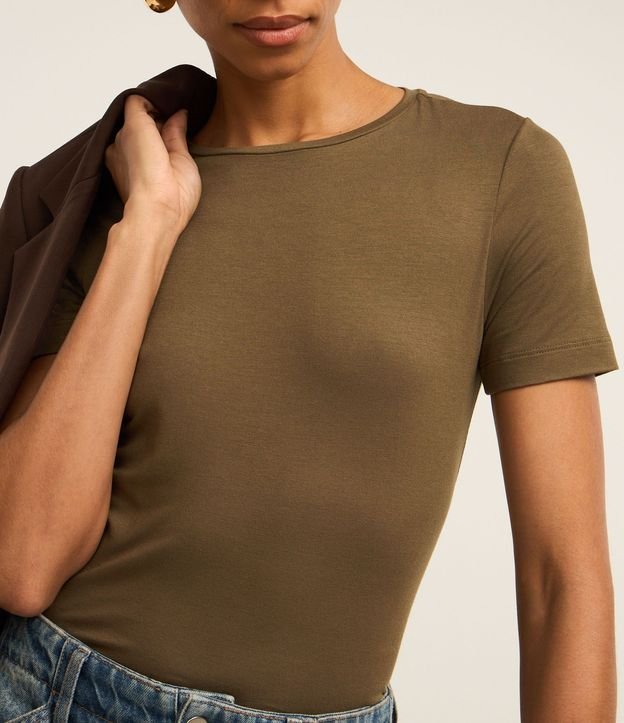 Blusa Básica en Viscosa con Escote Redondo 6