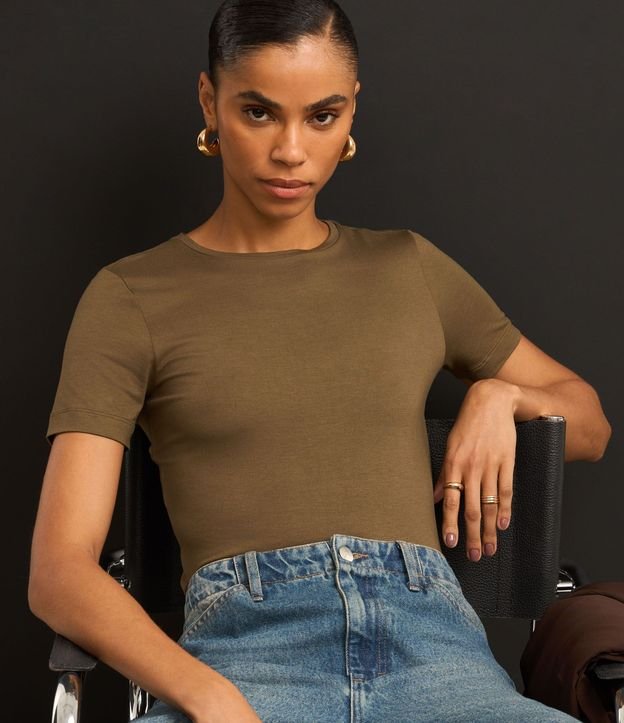 Blusa Básica en Viscosa con Escote Redondo 8