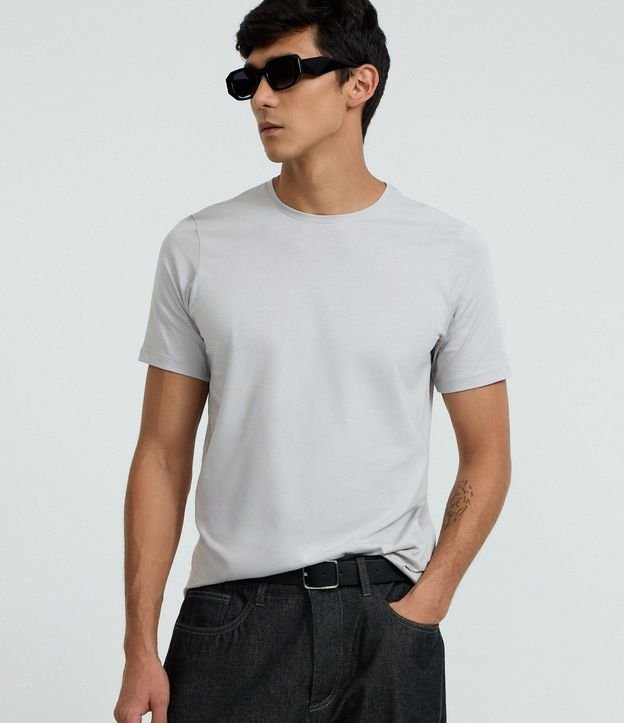 Remera Slim Básica en Algodón Peruano con Cuello Redondo