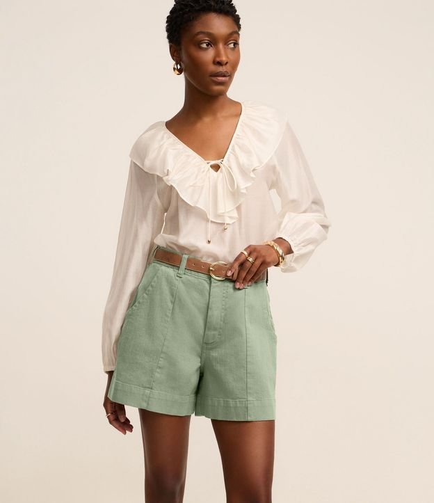 Short Regular en Sarga con Pespunte Contrastante y Bolsillo Cuchillo 3