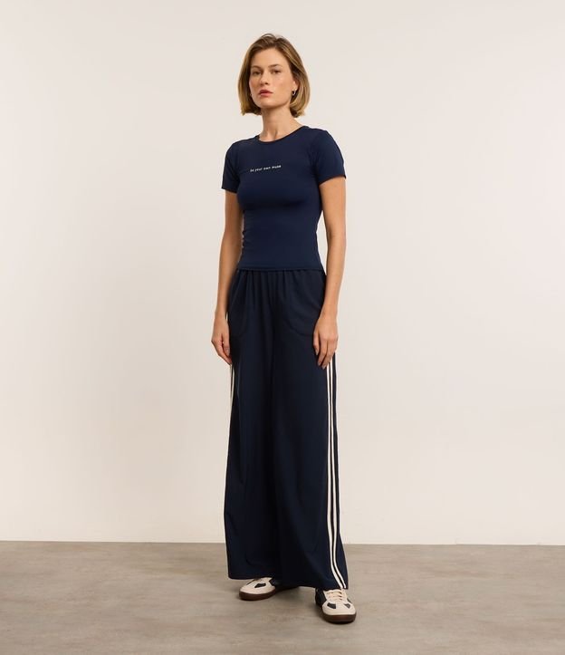Remera Deportiva en Microfibra con Estampa Be Your Own Muse 3