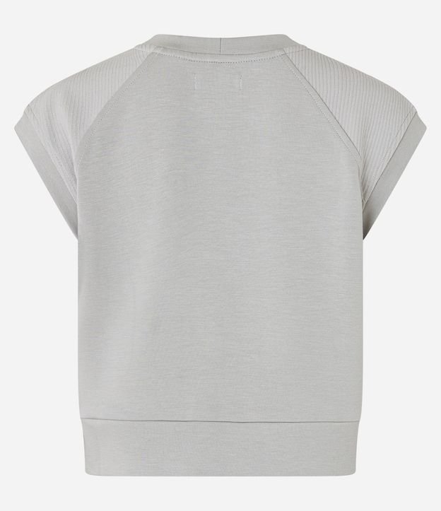 Remera Deportiva en Modal con Manga Raglán Pespontada 9