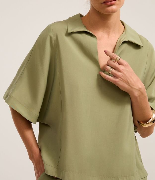 Blusa en Viscosa con Recorte y Manga Ampla