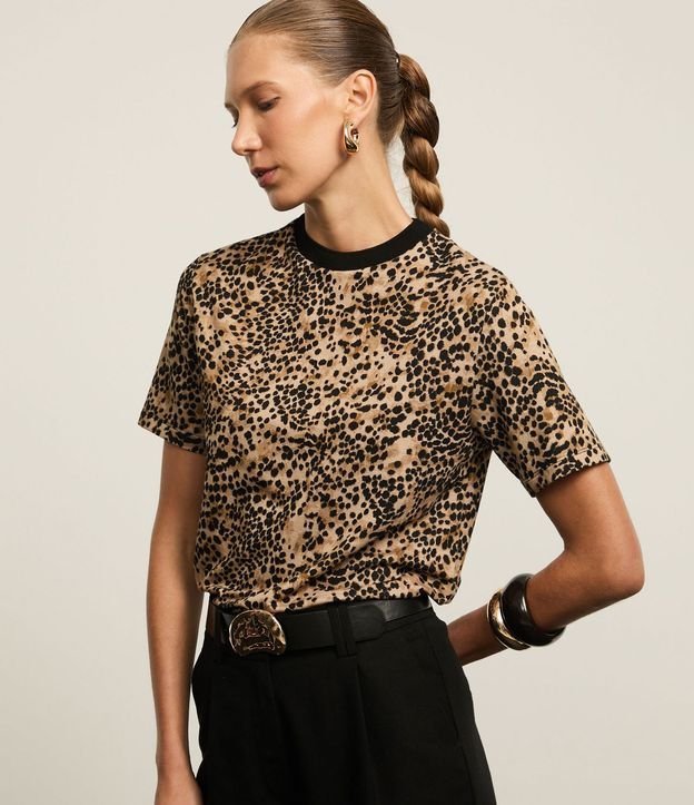 Blusa en Viscosa con Estampa Leopardo y Cuello de Punto Contrastante