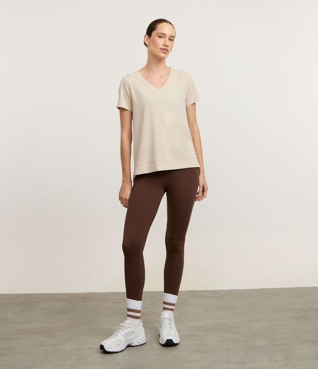 Remera Deportiva en Microfibra Agujerada con Ruedo Mullet