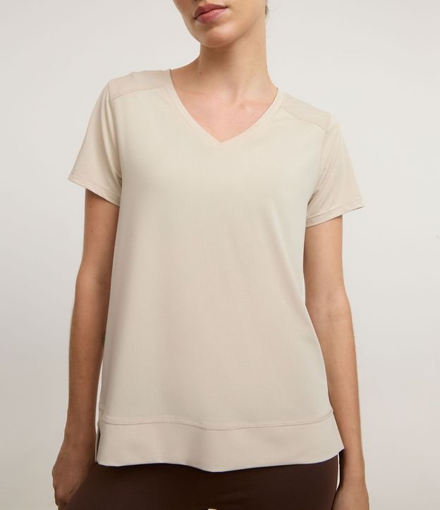 Remera Deportiva en Microfibra Agujerada con Ruedo Mullet 2
