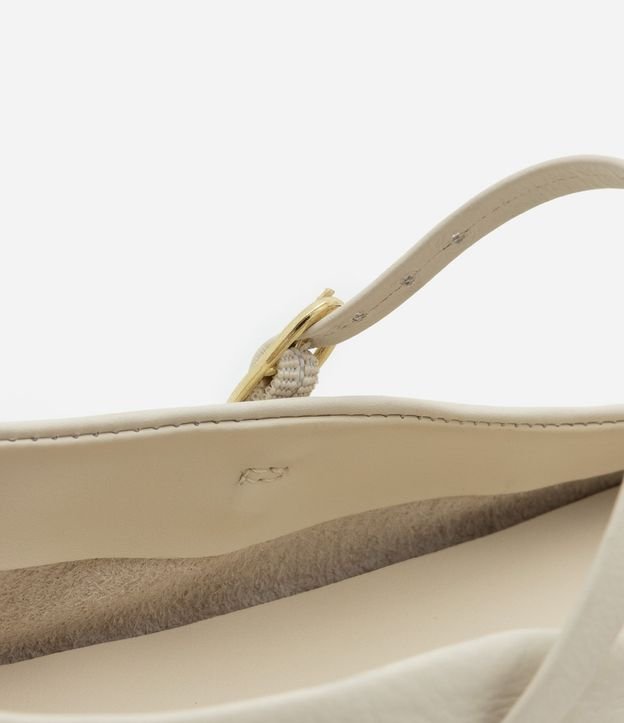 Zapatilla de Cuero con Puntera Cuadrada y Detalle en Hebilla 4