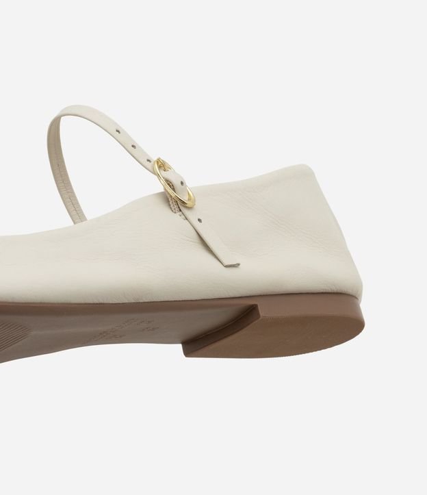 Zapatilla de Cuero con Puntera Cuadrada y Detalle en Hebilla 7