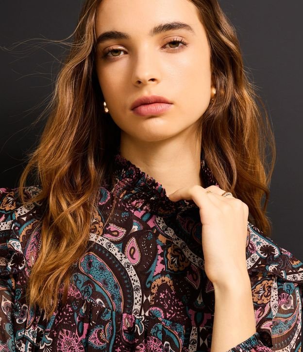 Blusa en Chiffon con Cuello Alto y Estampa Paisley 6