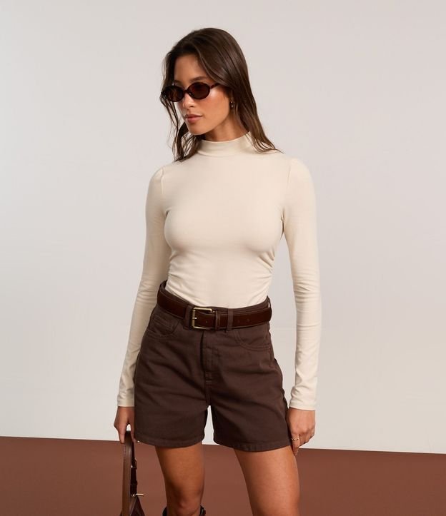 Short Mom Tiro Alto en Sarga con Bolsillos 6