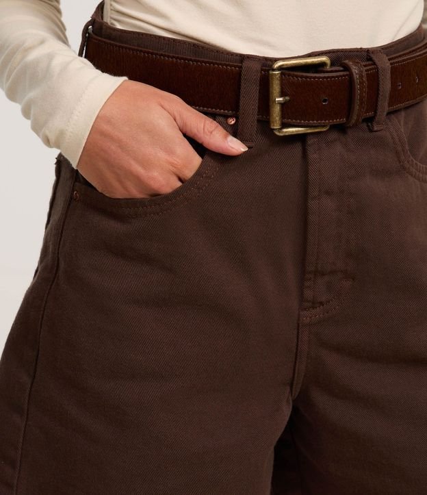 Short Mom Tiro Alto en Sarga con Bolsillos 5