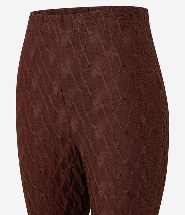 Pantalón Flare Texturizado con Bajo Ondulado 10