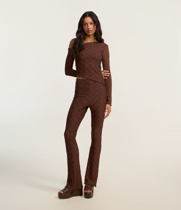 Pantalón Flare Texturizado con Bajo Ondulado