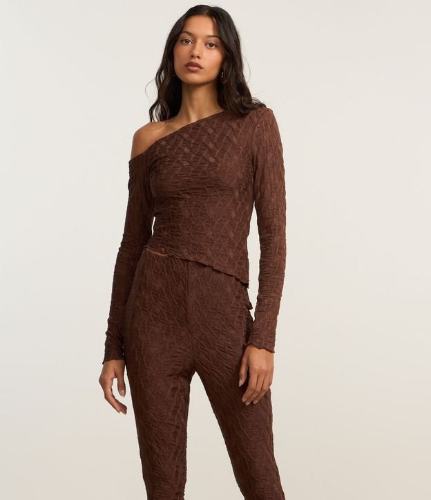 Pantalón Flare Texturizado con Bajo Ondulado