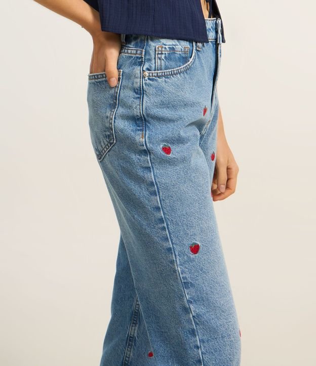 Pantalón Mom Jeans con Bordados de Frutillas 4