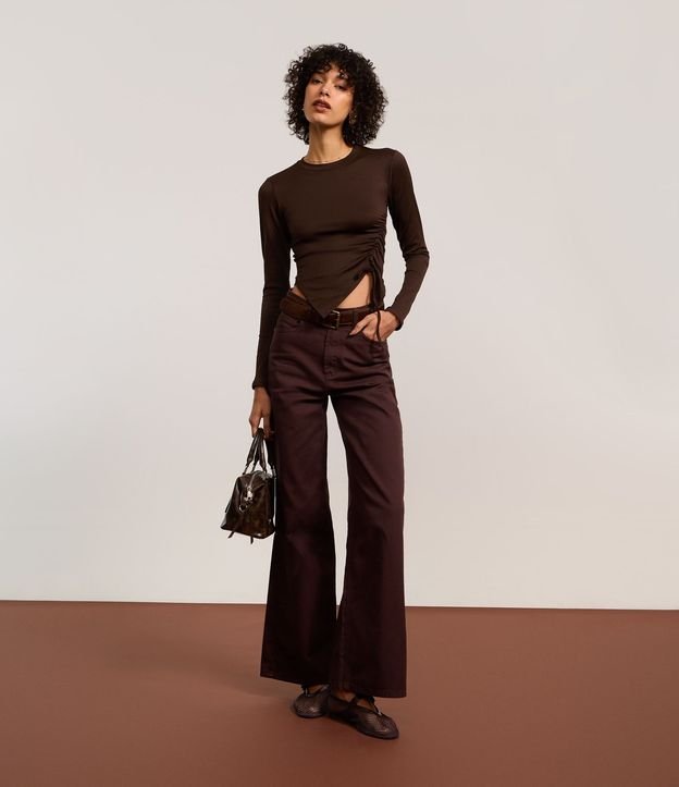 Pantalón Wide Leg en Sarga con Pespontos Contrastantes 6