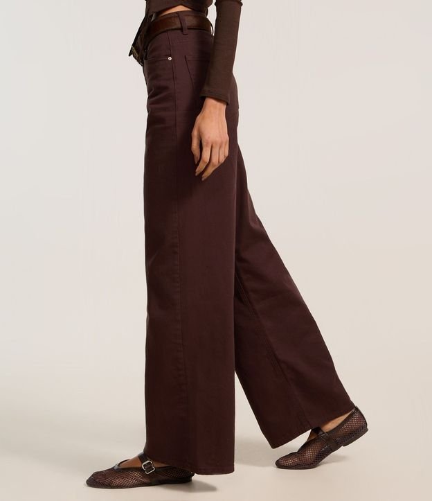 Pantalón Wide Leg en Sarga con Pespontos Contrastantes 4