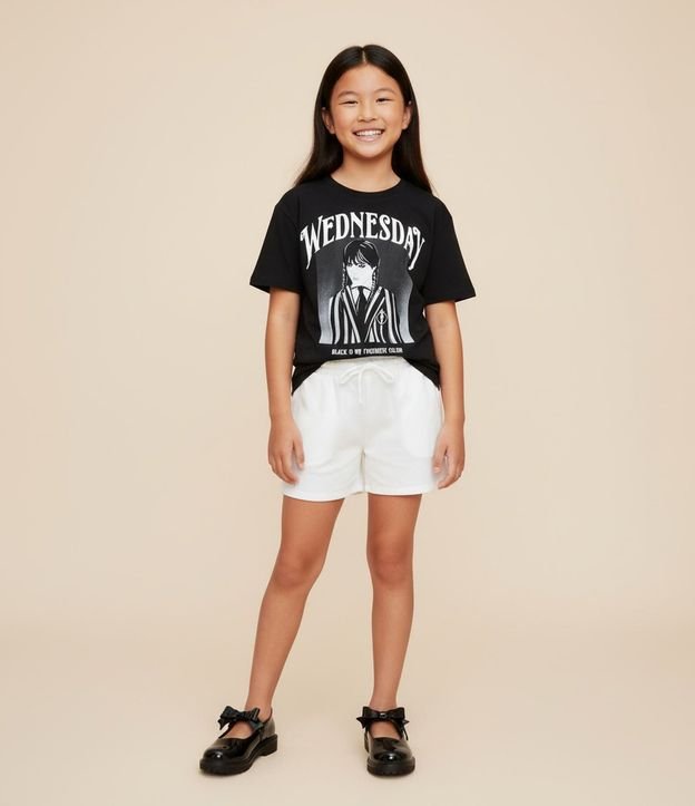 Remera Infantil con Estampa Wednesday y Lettering en Foil - Talle 5 a 14 años