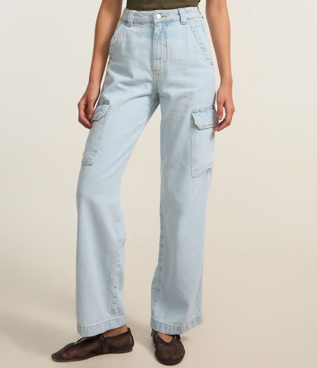 Pantalón Recto Comfort en Jeans con Bolsillos Cargo 4